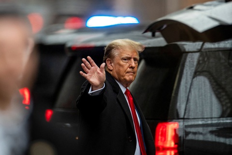 Ông Trump cho rằng mình là nạn nhân của nỗ lực ngăn ông tranh cử Tổng thống Mỹ - Ảnh: REUTERS Ông Trump cho rằng mình là nạn nhân của nỗ lực ngăn ông tranh cử Tổng thống Mỹ - Ảnh: REUTERS