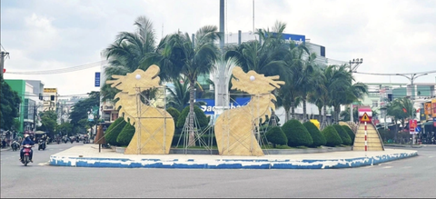 Cười đến Tết với loạt linh vật rồng Giáp Thìn- Ảnh 3. Đôi rồng hình con... cá ngựa ở Phú Yên (Ảnh: NGỌC ĐƯƠNG)