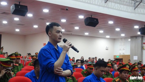 Chủ mưu của nhóm giang hồ Phú Quốc nói gì trước tòa?- Ảnh 3. Bị cáo Phạm Anh Hiếu đề nghị hội đồng xét xử xem xét lại vai trò chủ mưu, khởi xướng của bị cáo - Ảnh: BỬU ĐẤU