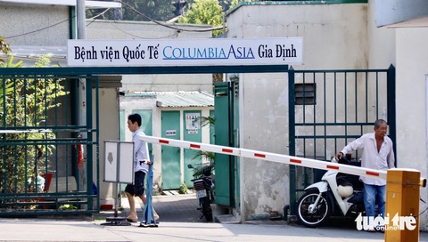 Bệnh viện Quốc tế Colombia Asia Gia Định ngừng hoạt động sau gần 26 năm thành lập- Ảnh 3. Ghi nhận của Tuổi Trẻ Online sáng 27-1, bệnh viện vắng lặng, không còn hoạt động khám chữa bệnh - Ảnh: TIẾN QUỐC