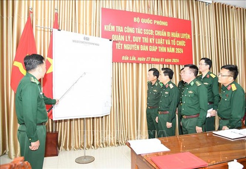 Bộ Quốc phòng kiểm tra công tác sẵn sàng chiến đấu ở Đắk Lắk- Ảnh 1. Đoàn kiểm tra của Bộ Quốc phòng kiểm tra tại Bộ chỉ huy Bộ đội biên phòng tỉnh Đắk Lắk - Ảnh: TTXVN