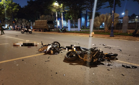 Mô tô phân khối lớn và xe máy đối đầu ở Thủ Đức, 2 người chết- Ảnh 1. Hiện trường vụ tai nạn giao thông nghiêm trọng giữa hai xe - Ảnh: MINH HÒA