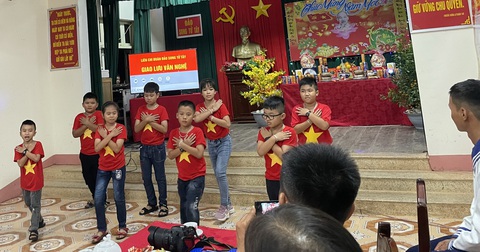 Khoảnh khắc Tết của tôi: Tết khó quên trên đảo Song Tử Tây- Ảnh 3. Biểu diễn văn nghệ đêm giao thừa