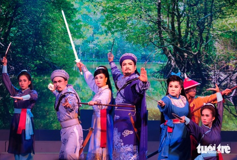 Hình ảnh quân và dân Gia Định đồng lồng đứng lên bảo vệ thành trong Khúc tráng ca thành Gia Định khiến nhiều người xúc động - Ảnh: LINH ĐOAN Hình ảnh quân và dân Gia Định đồng lòng đứng lên bảo vệ thành trong Khúc tráng ca thành Gia Định khiến nhiều người xúc động - Ảnh: LINH ĐOAN