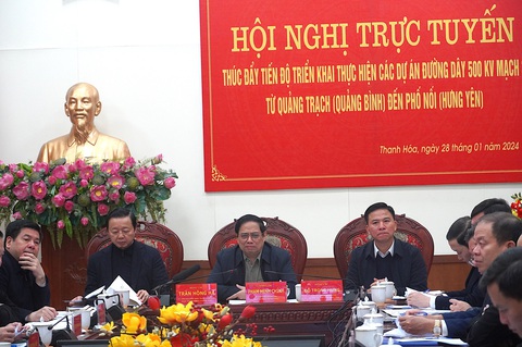 Không có điện không thể chuyển đổi số, phải hoàn thành đường dây 500kV đúng hạn- Ảnh 2. Thủ tướng chủ trì hội nghị trực tuyến về đẩy nhanh tiến độ đường dây 500kV - Ảnh: NGỌC AN
