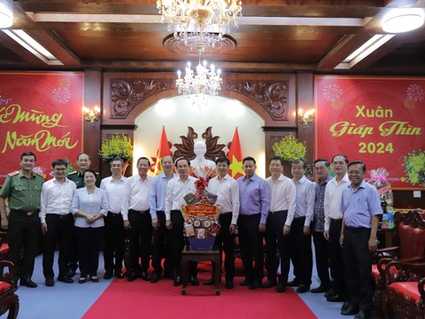 Đoàn đại biểu TP.HCM thăm chúc Tết Tỉnh ủy Tây Ninh, tặng quà Tết hộ nghèo- Ảnh 2. Đoàn đại biểu TP.HCM thăm, chúc Tết tại Tỉnh ủy Tây Ninh