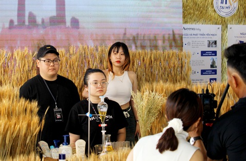 Nhân viên livestream sản phẩm chăm sóc da tại Nhân viên livestream sản phẩm chăm sóc da tại
