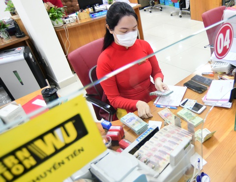 Lãi tăng mạnh, loạt sếp lớn bất động sản vẫn 'rớt' thu nhập tiền tỉ- Ảnh 1. Thu nhập nhiều lãnh đạo công ty bất động sản không còn