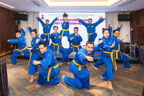 Vovinam lần đầu có mặt ở Đại hội Thể thao học sinh Đông Nam Á- Ảnh 2. Vovinam Việt Nam biểu diễn tại Hội nghị trưởng đoàn Đại hội Thể thao học sinh Đông Nam Á lần thứ 13-2024 - Ảnh: FBNV