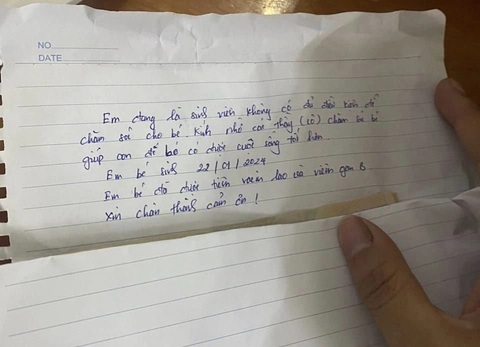 Cháu bé bị bỏ rơi tại cây xăng được người khác nhận nuôi- Ảnh 2. Lá thư được tìm thấy trong giỏ nhựa - Ảnh: Công an cung cấp
