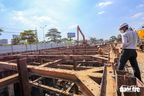 Công trình hầm chui Nguyễn Văn Linh hẹn về đích cuối năm 2024- Ảnh 1. Hầm chui trên đường Nguyễn Văn Linh được thiết kế đi ngầm qua nút giao thông Nguyễn Văn Linh - Nguyễn Hữu Thọ (kết nối quận 7 và huyện Nhà Bè) dài khoảng 480m (bao gồm đường dẫn vào hầm) - Ảnh: CHÂU TUẤN