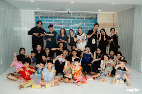 Hi vọng rằng các bạn nhỏ tại mái ấm Truyền Tin sẽ có một cái tết ấm no và hạnh phúc - Ảnh: THANH HIỆP Hy vọng các bạn nhỏ tại mái ấm Truyền Tin sẽ có một cái Tết ấm áp và hạnh phúc