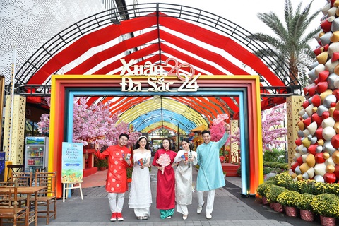 Du Xuân đa sắc - chạm mọi giác quan tại Gigamall- Ảnh 1. Đường hoa xuân tại TTTM Gigamall sẵn sàng phục vụ người dân chơi Tết Giáp Thìn
