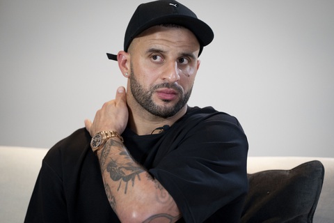Kyle Walker thừa nhận đã phản bội vợ- Ảnh 1. Kyle Walker xin người hâm mộ đừng làm phiền vợ con anh - Ảnh: THE SUN