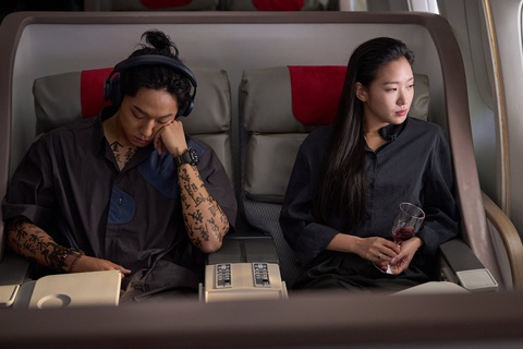 Lee Do Hyun và Kim Go Eun trong phim điện ảnh Exhuma Lee Do Hyun và Kim Go Eun trong phim điện ảnh "Quật mộ trùng ma"