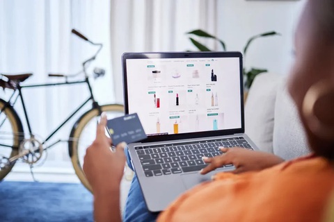 Anh cấm các đánh giá 'ảo' và phí ẩn trên các trang mạng trực tuyến- Ảnh 1. Anh cấm các đánh giá 'ảo' và phí ẩn trên các trang mạng trực tuyến- Ảnh 1.