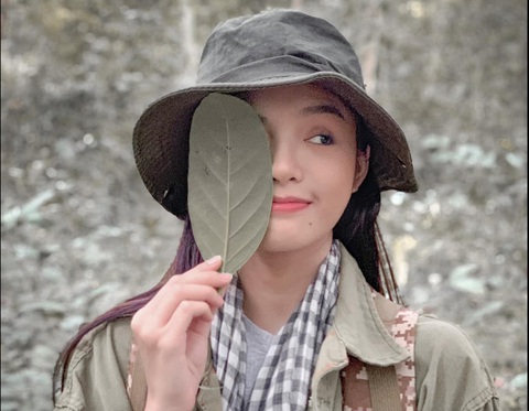 'Sao nữ phim top 1 rating' Yeye Nhật Hạ khoe sắc trong loạt ảnh đón Tết- Ảnh 3. Tạo hình trong veo của ngôi sao Gia đình phép thuật với "Màu cát"