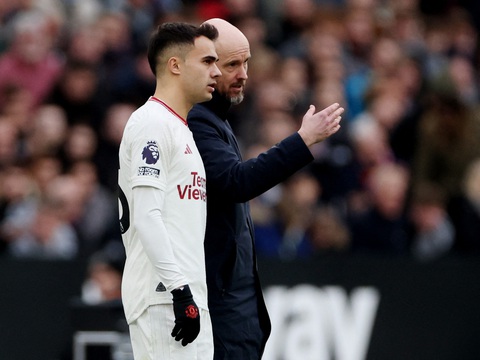 Tin tức thể thao sáng 3-1: Nadal trở lại hoàn hảo, AC Milan thắng đậm- Ảnh 3. Man Utd đã quyết định trả hậu vệ trái Sergio Reguilon về lại Tottenham sớm 6 tháng - Ảnh: REUTERS