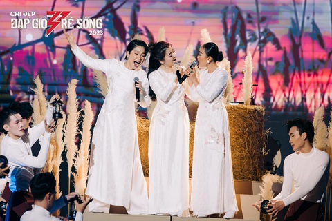 Diva Mỹ Linh: Diva Mỹ Linh cho biết đã có được những trải nghiệm tuyệt vời khi nhìn lại năm 2023 vừa qua vì đã “bước ra khỏi vùng an toàn” của bản thân.