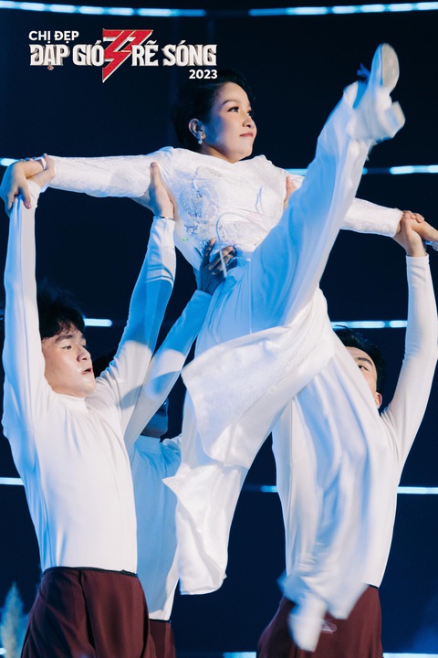 Diva Mỹ Linh: Sau khi biết được thông tin về giải Thành tựu Làn Sóng Xanh, trong lòng chị đã bùng cháy trở lại ngọn lửa yêu nghề