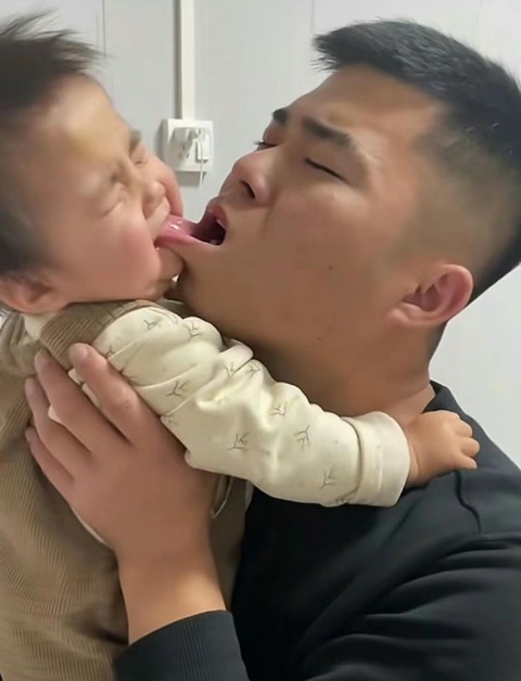 Ảnh vui 3-1: Có con thật thú vị!- Ảnh 1. Cẩn thận!