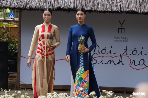 Áo dài kể chuyện quê hương Tây Ban Nha của Laura Chula - Ảnh: T.ĐIỂU Áo dài kể chuyện quê hương Tây Ban Nha của Laura Chula - Ảnh: T.ĐIỂU