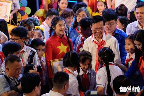 Công bố 10 sự kiện, hoạt động tiêu biểu của Đoàn 2023- Ảnh 8. Chủ tịch nước Võ Văn Thưởng đã đến dự lễ kỷ niệm 60 năm phong trào "Nghìn việc tốt" tại Bắc Ninh - Ảnh: NGUYÊN BẢO