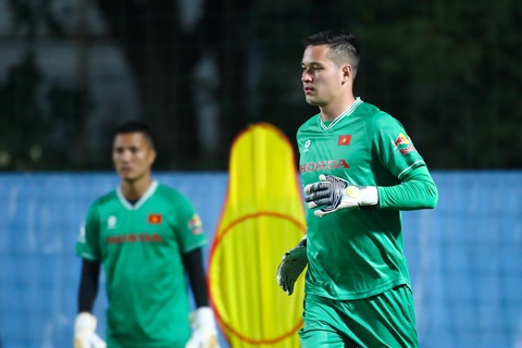 Thủ môn Filip Nguyễn trong buổi tập tối 3-1 cùng đội tuyển Việt Nam - Ảnh: MINH ĐỨC Thủ môn Filip Nguyễn trong buổi tập tối 3-1 cùng đội tuyển Việt Nam - Ảnh: MINH ĐỨC