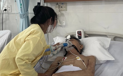 Người lớn tuổi phải nhập viện thở máy do cúm mùa tại Bệnh viện Thống Nhất (TP.HCM) - Ảnh: THU HIẾN Người lớn tuổi phải nhập viện thở máy do cúm mùa tại Bệnh viện Thống Nhất (TP.HCM) - Ảnh: THU HIẾN