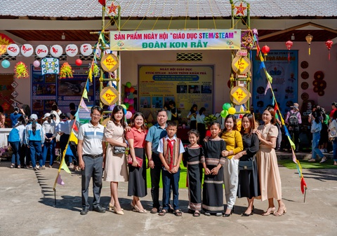 Ngành giáo dục tỉnh Kon Tum đưa AI, STEM tới tận cổng trường- Ảnh 2. Các hoạt động STEM gây được hứng thú đặc biệt tại các trường học tại Kon Tum