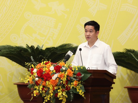 Giám đốc Sở Tài nguyên và Môi trường Hà Nội được điều động sang Ban Tuyên giáo Thành ủy- Ảnh 1. Ông Nguyễn Huy Cường trả lời chất vấn tại một kỳ họp HĐND TP thời điểm đang giữ chức giám đốc Sở Tài nguyên và Môi trường - Ảnh: QUANG VIỄN