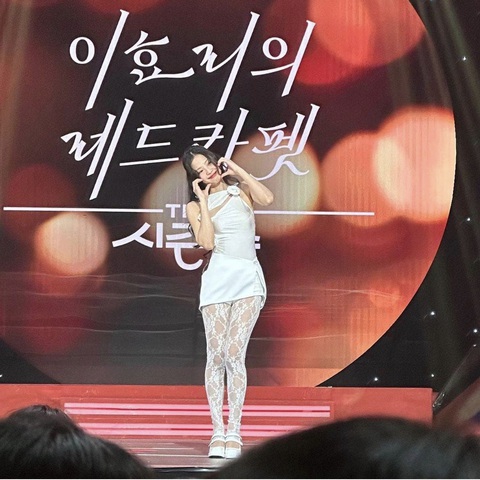 Hình ảnh Jennie trong show Lee Hyori khiến netizen say đắm- Ảnh 3. Jennie đốn tim fan với loạt biểu cảm đáng yêu hết nấc