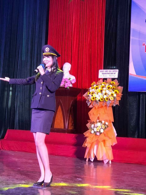 Kavie Trần tự hào khi hóa nữ chiến sĩ hải quan- Ảnh 2. Kavie Trần tự hào khi hóa nữ chiến sĩ hải quan- Ảnh 2.