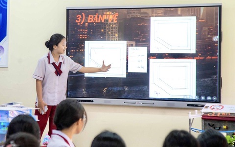 Ngành giáo dục TP.HCM để lại dấu ấn gì trong năm 2023?- Ảnh 2. Học sinh Trường THPT Đào Sơn Tây, TP.HCM học tập theo mô hình Lớp học thông minh - Ảnh: H.T.M.