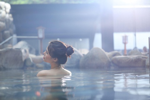Miền Bắc đón không khí lạnh - thời điểm lý tưởng tắm khoáng nóng- Ảnh 1. Thời điểm tắm onsen thích hợp nhất là mùa thu đông