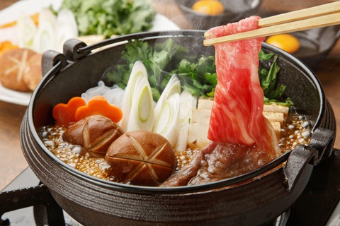 Miền Bắc đón không khí lạnh - thời điểm lý tưởng tắm khoáng nóng- Ảnh 5. Tắm Onsen và thưởng thức lẩu Nhật với các hương vị đặc trưng