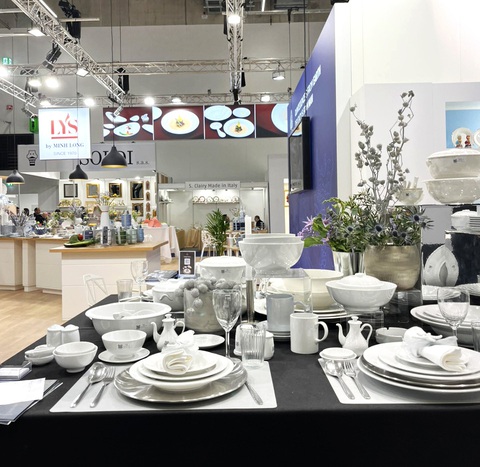 Minh Long tham gia hội chợ quốc tế Ambiente Frankfurt 2024- Ảnh 1. Sản phẩm gốm sứ Minh Long tại hội chợ thương mại quốc tế Ambiente Frankfurt 2024 - Ảnh: Đ.H