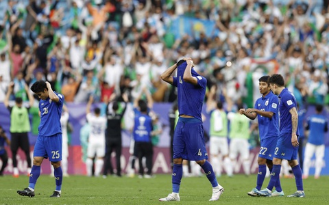 Thua Uzbekistan 1-2, Thái Lan dừng bước tại Asian Cup 2023- Ảnh 1. Sự thất vọng của cầu thủ Thái Lan khi dừng bước ở vòng 16 đội Asian Cup 2023 - Ảnh: REUTERS