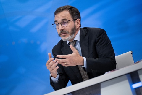 Nhà kinh tế trưởng của IMF Pierre-Olivier Gourinchas cho rằng khả năng kinh tế thế giới sẽ hạ cánh mềm đang tăng lên - Ảnh: AFP Nhà kinh tế trưởng của IMF Pierre-Olivier Gourinchas cho rằng khả năng kinh tế thế giới sẽ hạ cánh mềm đang tăng lên - Ảnh: AFP