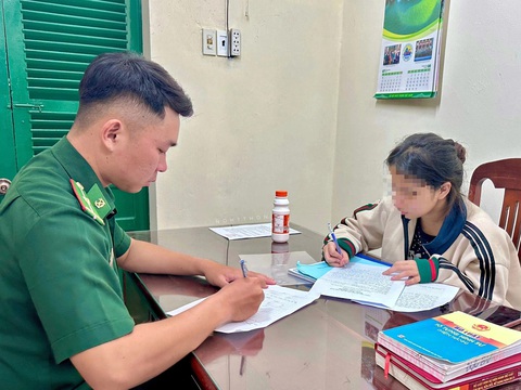 Giải cứu bé gái 15 tuổi bị lừa bán vào sòng bạc Campuchia- Ảnh 1. Lực lượng biên phòng Việt Nam đã phối hợp lực lượng chức năng Campuchia giải cứu kịp thời bé Th. khỏi casino K. - Ảnh: Biên phòng cung cấp