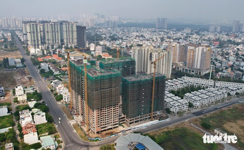 Novaland bất ngờ báo lãi 1.642 tỉ đồng- Ảnh 1. Dự án Victoria Village của Novaland tại TP Thủ Đức vừa được cất nóc tháp 3 - Ảnh: NGỌC HIỂN