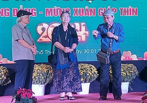 Từ phải qua: nhạc sĩ Phan Long, Trương Tuyết Mai, Phạm Minh Tuấn giao lưu trong buổi họp mặt - Ảnh: HOÀNG L Từ phải qua: nhạc sĩ Phan Long, Trương Tuyết Mai, Phạm Minh Tuấn giao lưu trong buổi họp mặt - Ảnh: HOÀNG LÊ