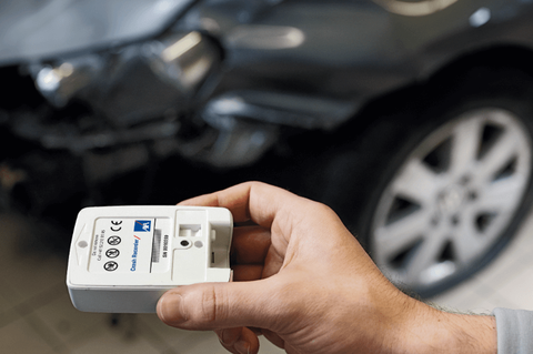 Ô tô có thể phải lắp hộp đen giám sát bắt buộc giống trên máy bay- Ảnh 1. Hộp đen trên ô tô có kích thước bằng lòng bàn tay và đặt cùng hệ thống điều khiển túi khí xe - Ảnh: Denver Attorney