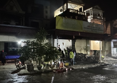 Cháy nhà, chồng hoảng loạn chạy ra ngoài hô hoán, vợ và 2 con chết thương tâm- Ảnh 2. Hiện trường vụ cháy nhà dân ở thôn 4, xã Vĩnh Hưng, huyện Vĩnh Lộc (Thanh Hóa) đêm 29-1 - Ảnh Công an Thanh Hóa cung cấp