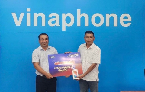 Hơn 400 khách hàng trúng thưởng smartphone Hơn 400 khách hàng trúng thưởng smartphone