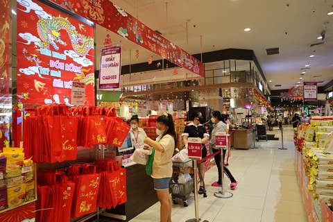 AEON - hàng hóa dồi dào, giá cả ổn định, phục vụ xuyên Tết- Ảnh 1. Không khí người dân mua sắm Tết tại AEON