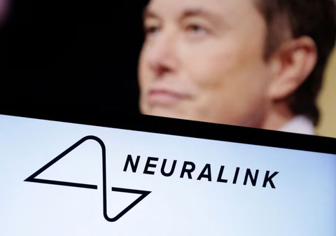 Công ty của Elon Musk lần đầu tiên cấy chip vào não người- Ảnh 1. Tỉ phú Elon Musk nói Công ty Neuralink đã thực hiện ca cấy ghép chip não đầu tiên trên người - Ảnh: REUTERS