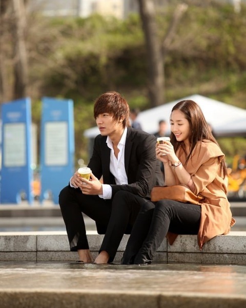 Các bộ phim tạo nên dấu ấn của Park Min Young- Ảnh 2. Park Min Young - Lee Min Ho trong Thợ săn thành phố
