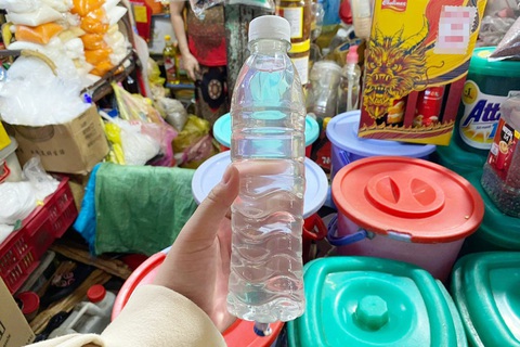 Rượu không nhãn mác được rao bán nhiều trên một số sàn thương mại điện tử - Ảnh chụp màn hình Rượu không nhãn mác được rao bán nhiều trên một số sàn thương mại điện tử - Ảnh chụp màn hình