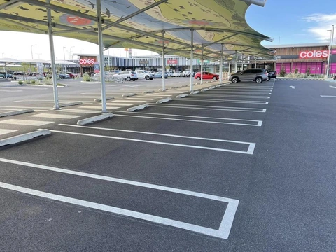 Sáng kiến độc đáo chặn nạn đỗ xe ẩu- Ảnh 1. Người Úc ca ngợi bãi đỗ xe "thiên tài" tại trung tâm mua sắm Glebe Hill ở Tasmania - Ảnh: Facebook/TasmaniaParkingFails